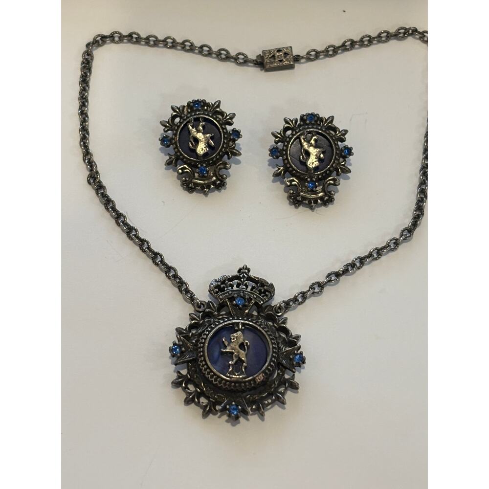 Vtg Blue Mother of Pearl Regal Lion Blue Rhinestones Necklace Clip On Earrings